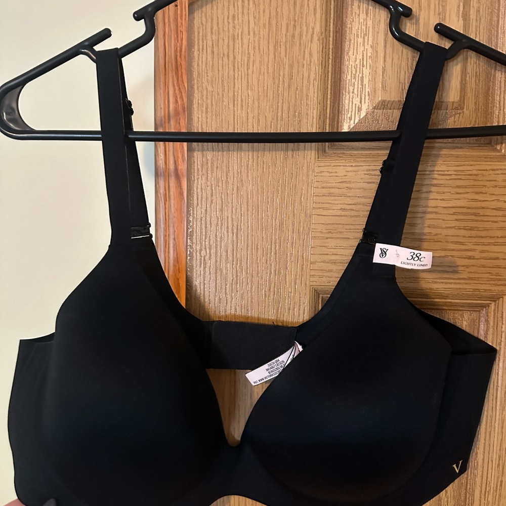 Nwot Victoria’s Secret bra never worn